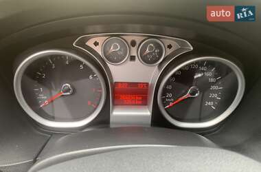 Седан Ford Focus 2011 в 