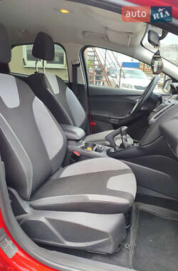 Хэтчбек Ford Focus 2014 в 