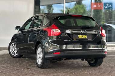 Хэтчбек Ford Focus 2011 в 