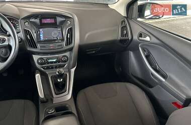 Хэтчбек Ford Focus 2011 в 