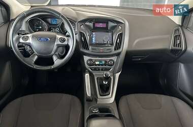 Хэтчбек Ford Focus 2011 в 