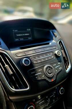 Хэтчбек Ford Focus 2015 в 