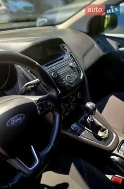 Хэтчбек Ford Focus 2015 в 