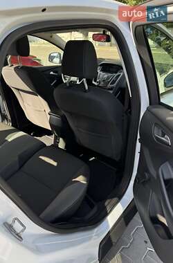 Хэтчбек Ford Focus 2011 в 