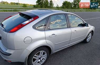 Хэтчбек Ford Focus 2005 в 