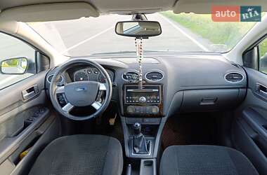 Хэтчбек Ford Focus 2005 в 