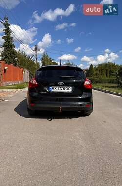 Хэтчбек Ford Focus 2012 в 