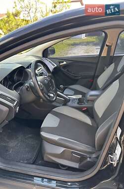 Хэтчбек Ford Focus 2012 в 