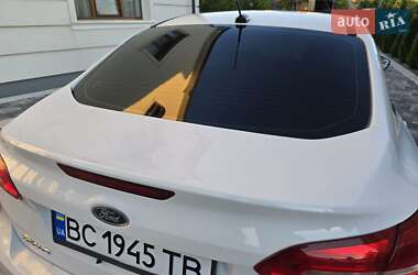 Седан Ford Focus 2015 в 