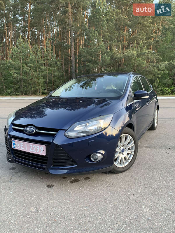 Хэтчбек Ford Focus 2011 в 