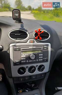 Хэтчбек Ford Focus 2007 в 