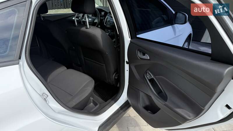 Хэтчбек Ford Focus 2016 в Черновцах