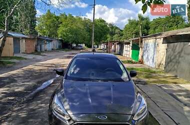 Седан Ford Focus 2015 в 