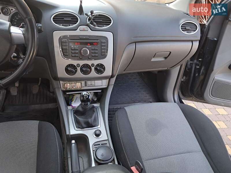 Хэтчбек Ford Focus 2011 в Мукачево