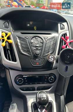 Хетчбек Ford Focus 2013 в 