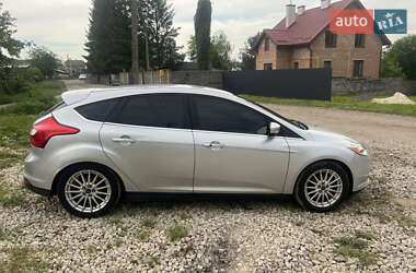 Хэтчбек Ford Focus 2011 в 