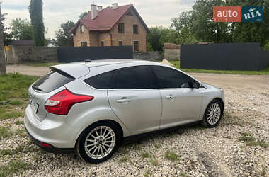Хэтчбек Ford Focus 2011 в 