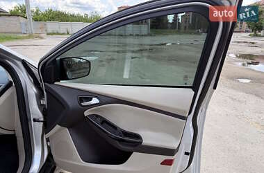 Хэтчбек Ford Focus 2013 в 