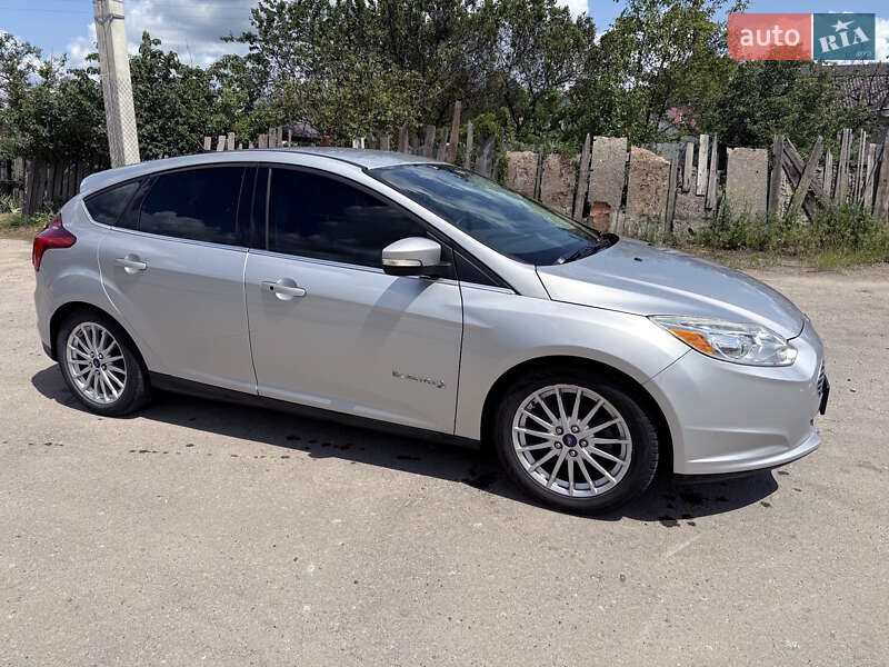 Хэтчбек Ford Focus 2013 в 