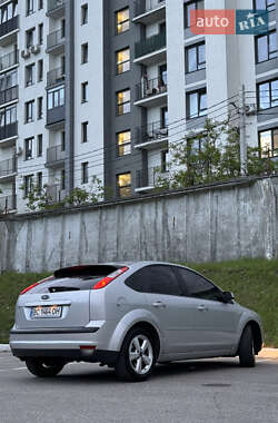 Хэтчбек Ford Focus 2005 в 