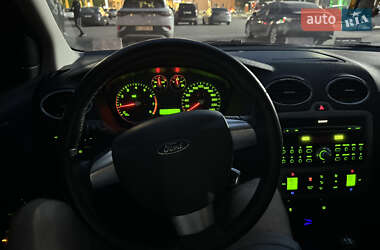 Хэтчбек Ford Focus 2005 в 