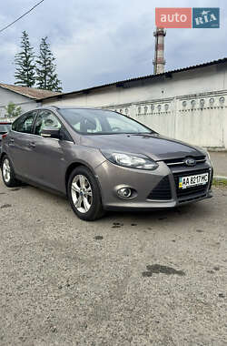 Хэтчбек Ford Focus 2012 в 
