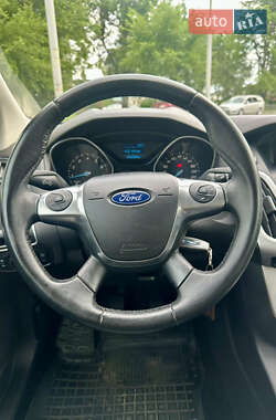Хэтчбек Ford Focus 2012 в 