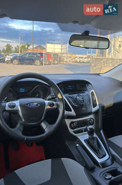 Хетчбек Ford Focus 2013 в 