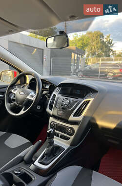 Хетчбек Ford Focus 2013 в 