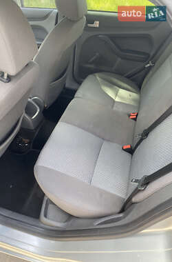 Хэтчбек Ford Focus 2007 в 