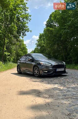 Хэтчбек Ford Focus 2015 в 