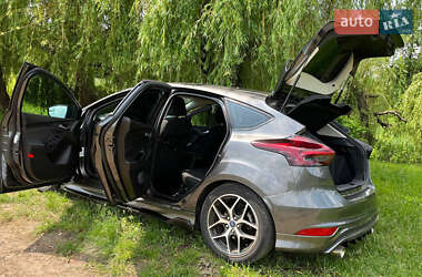 Хэтчбек Ford Focus 2015 в 