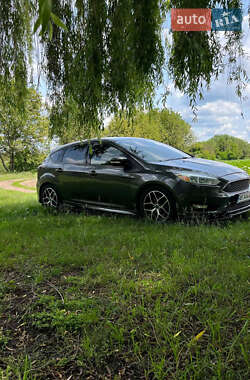 Хэтчбек Ford Focus 2015 в 