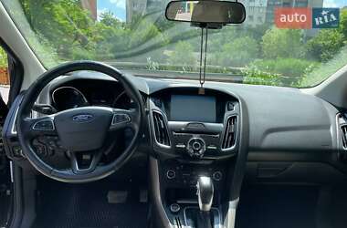 Хэтчбек Ford Focus 2015 в 