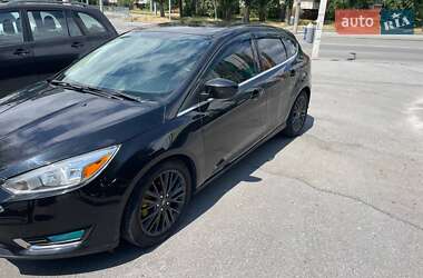 Хэтчбек Ford Focus 2015 в 