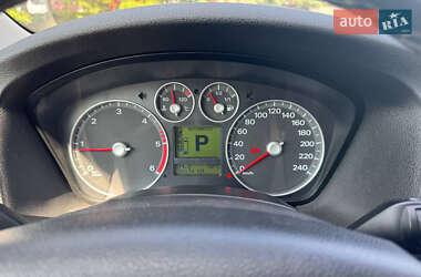Хэтчбек Ford Focus 2006 в 