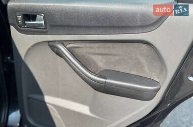 Хэтчбек Ford Focus 2006 в 