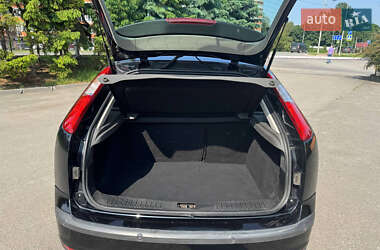 Хэтчбек Ford Focus 2006 в 