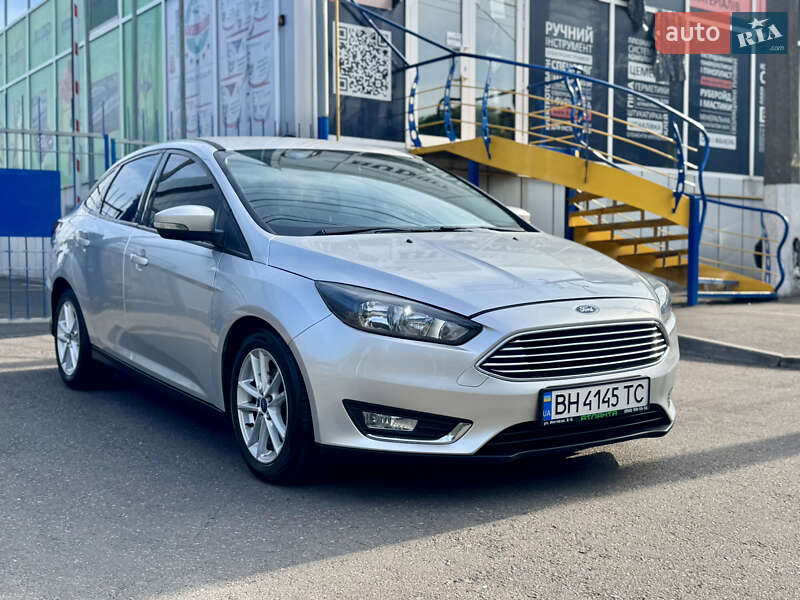 Седан Ford Focus 2015 в 