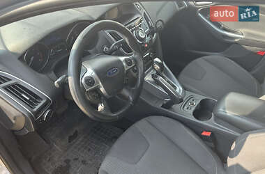 Хэтчбек Ford Focus 2012 в 