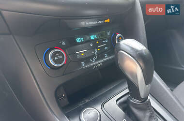 Хетчбек Ford Focus 2015 в 