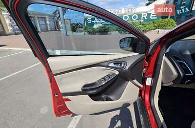 Хетчбек Ford Focus 2015 в 