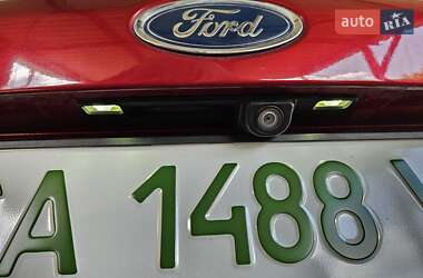 Хетчбек Ford Focus 2015 в 