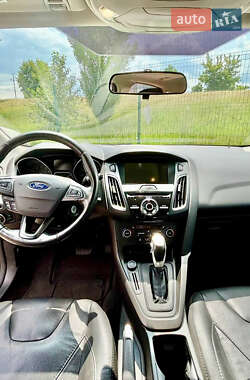 Хэтчбек Ford Focus 2015 в 