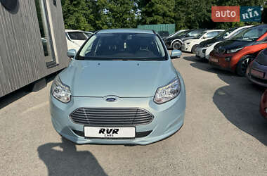 Хэтчбек Ford Focus 2013 в 