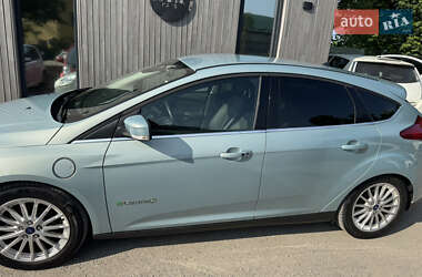 Хэтчбек Ford Focus 2013 в 