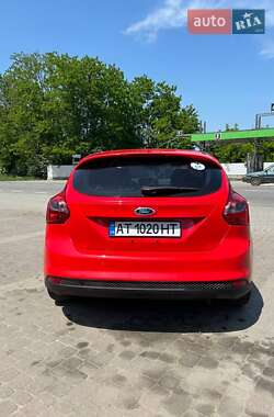 Хэтчбек Ford Focus 2012 в 