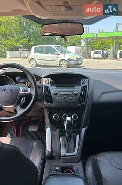 Хэтчбек Ford Focus 2012 в 