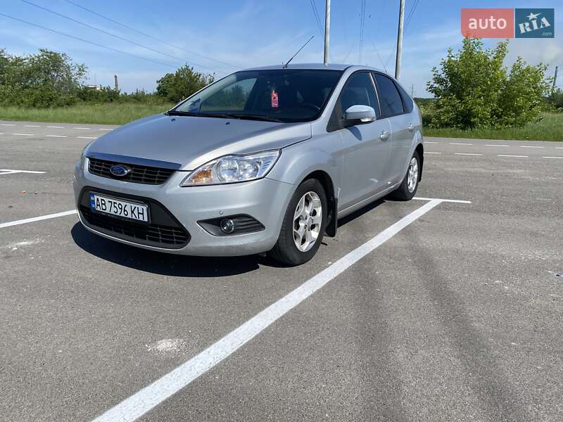 Хэтчбек Ford Focus 2010 в 