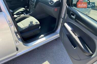 Хэтчбек Ford Focus 2010 в 